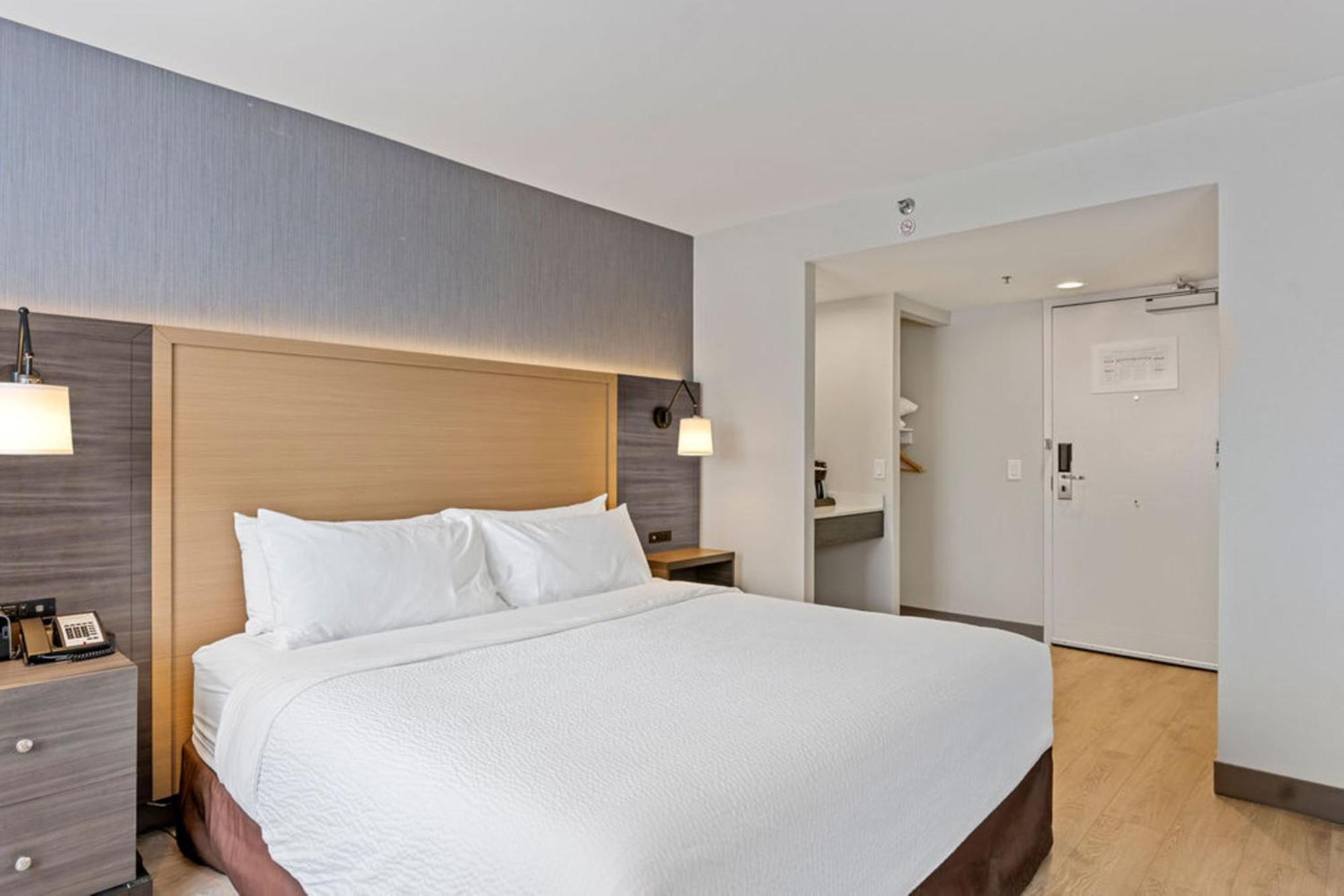 Holiday Inn & Suites Ottawa Kanata By Ihg Exterior foto